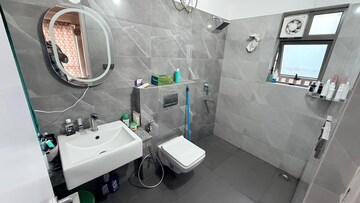 Attached Bathroom in 3 BHK Apartment at Merlin Pristine, New Alipore – for Rent