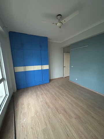 Room in 3 BHK Apartment at Raheja Navodaya, Sector 95 – for Rent