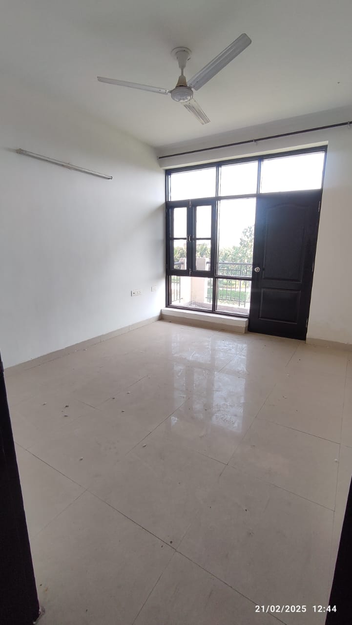 3 BHK + Extra Room 1980 Sq.Ft. Apartment in Omaxe Silver Birch