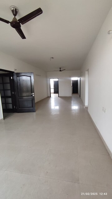 Room in 3 BHK Apartment at Omaxe Silver Birch, North Mullanpur – for Rent