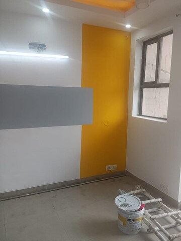 Room in 3 BHK Apartment at Unitech Uniworld Gardens 2, Sector 47 – for Rent