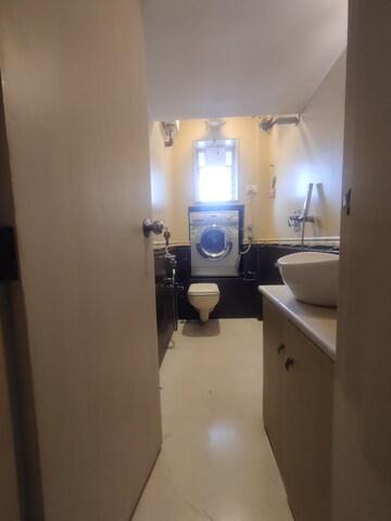 Bathroom in 2 BHK Apartment at Highland CHS, Pali Hill – for Rent