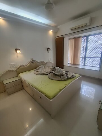 Bedroom in 2 BHK Apartment at Highland CHS, Pali Hill – for Rent