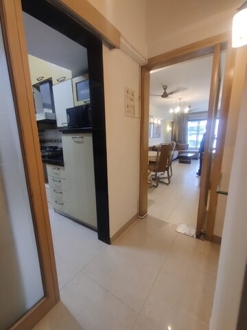 Room in 2 BHK Apartment at Highland CHS, Pali Hill – for Rent