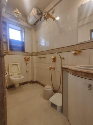 Attached Bathroom in 2 BHK Apartment at Highland CHS, Pali Hill – for Rent