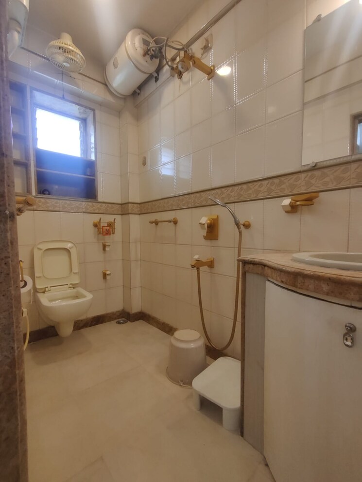 Attached Bathroom, highland-chs 2 Bedroom 1200 Sq.Ft. Apartment In Pali Hill Mumbai 9122434