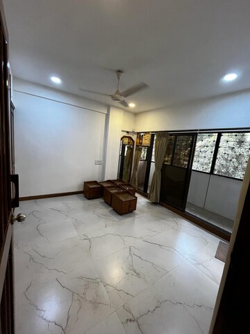Bedroom in 2 BHK Apartment at Highland CHS, Pali Hill – for Rent