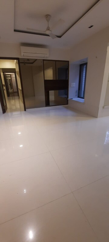 Room in 2 BHK Apartment at Springfield Apartment Pali Hill, Pali Hill – for Rent