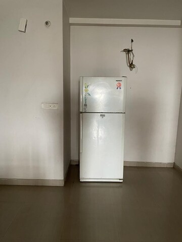Room in 3 BHK Apartment at Gomti Nagar – for Rent