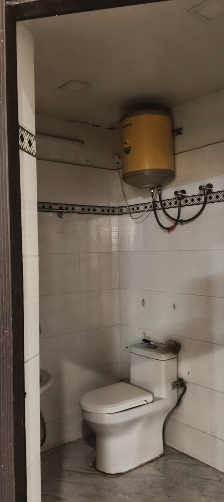 Bathroom, gomti nagar 3 Bedroom 1850 Sq.Ft. Apartment In Gomti Nagar Lucknow 9122451