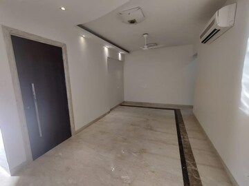 Room in 3.5 BHK Apartment at Evershine Jewel, Khar West – for Rent