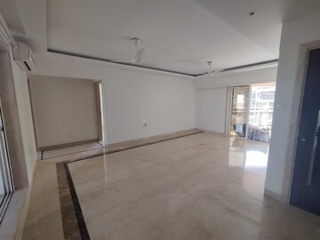 Room in 3.5 BHK Apartment at Evershine Jewel, Khar West – for Rent