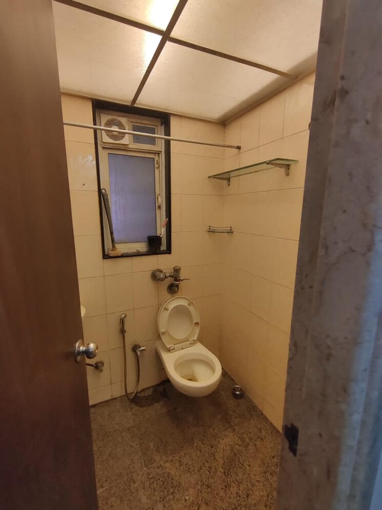 Bathroom, evershine-jewel 3.5 Bedroom 1750 Sq.Ft. Apartment In Khar West Mumbai 9122445