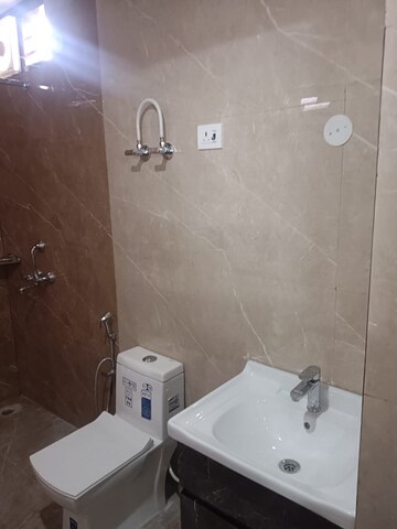 Bathroom in 1 RK Builder Floor at Sector 46 – for Rent