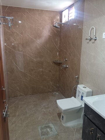 Bathroom in 1 RK Builder Floor at Sector 46 – for Rent
