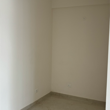 Room in 3.5 BHK Builder Floor at Smart World Gems, Sector 89 – for Rent