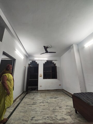 Room in 1 BHK Apartment at Katwaria Sarai – for Rent