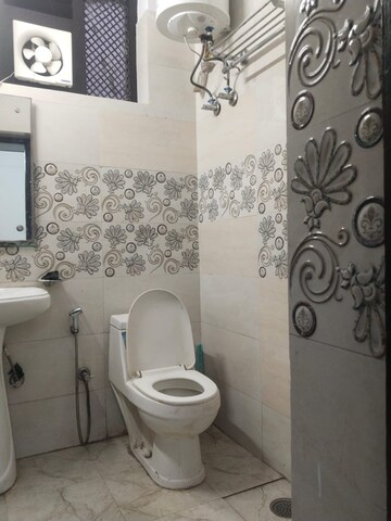 Bathroom in 2.5 BHK Builder Floor at M2K The White House, Sector 57 – for Rent