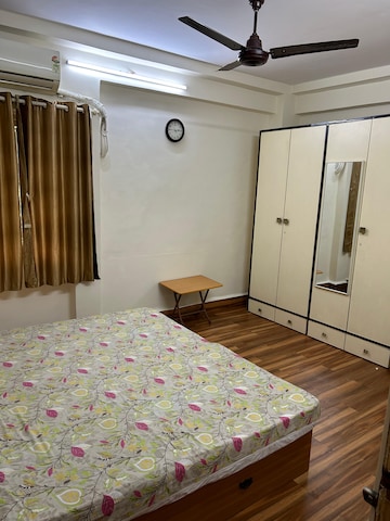 Bedroom in 2 BHK Apartment at Silver Sand CHS, Andheri West – for Rent