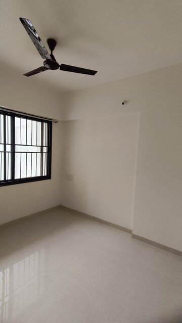 Room in 2.5 BHK Apartment at Kohinoor Viva City, Dhanori – for Rent