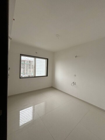 Room in 2 BHK Apartment at Kharadi – for Rent