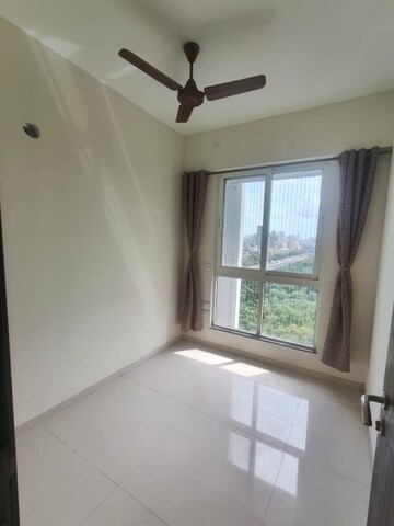 Room in 2 BHK Apartment at Sheth Zuri, Laxmi Nagar – for Rent