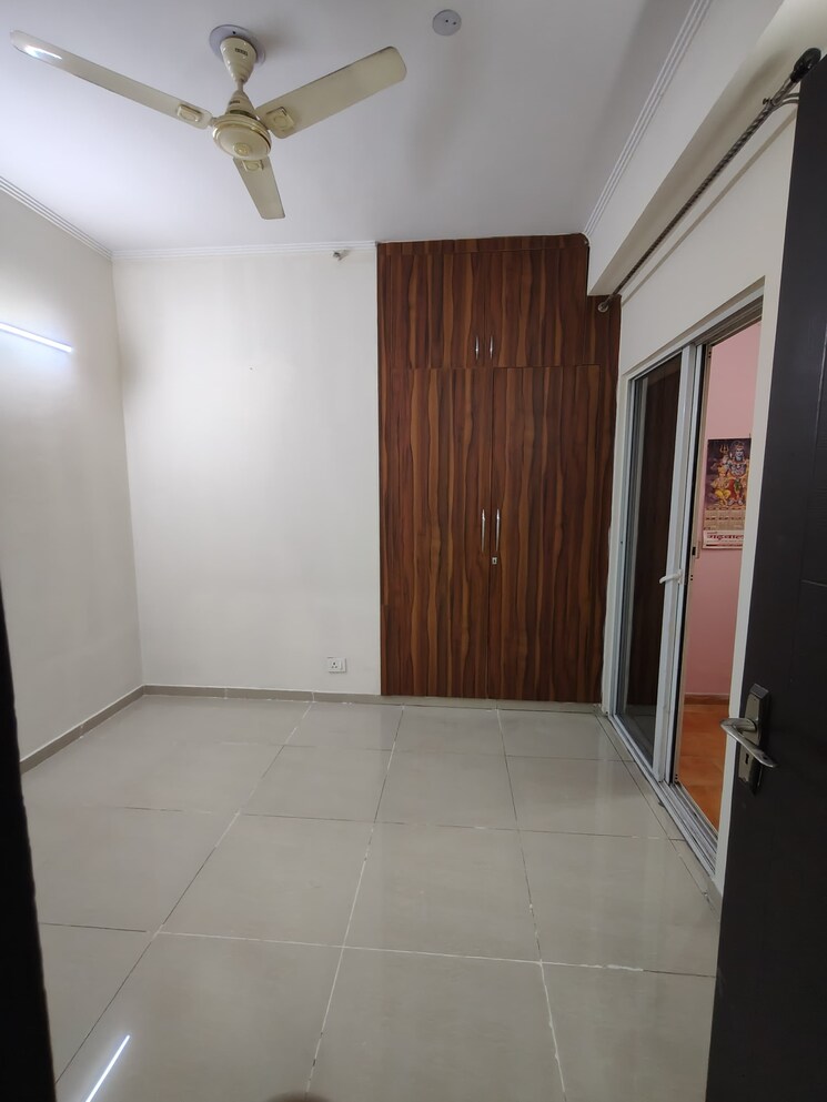 Room, amrapali-golf-homes 3 Bedroom 1115 Sq.Ft. Apartment In Sector 4 Greater Noida Greater Noida 9122611