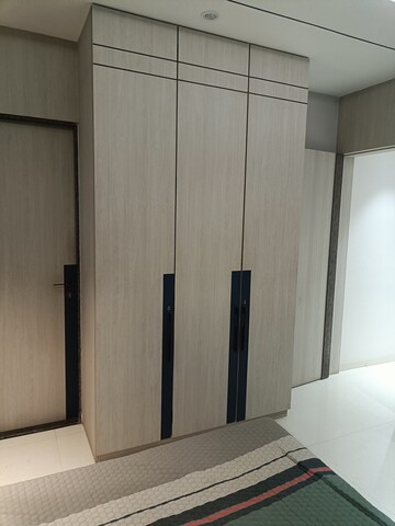 Room in 2 BHK Apartment at Gauri Excellency, Kandivali West – for Rent
