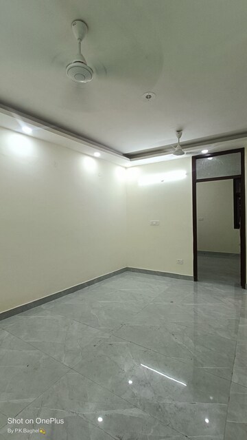 Room in 2 BHK Builder Floor at Govindpuri – for Rent