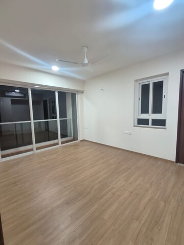 Room in 2 BHK Apartment at Indiabulls One Indiabulls, Pokhran Road No Two – for Rent