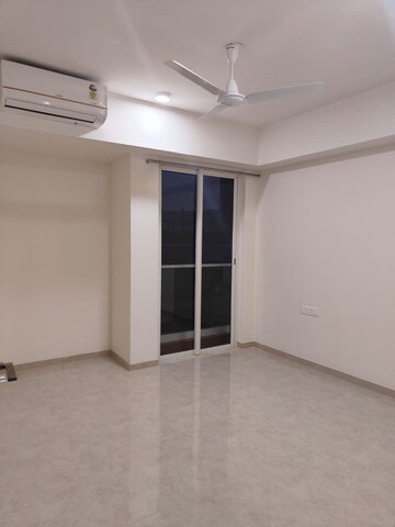 Room in 2 BHK Apartment at Indiabulls One Indiabulls, Pokhran Road No Two – for Rent