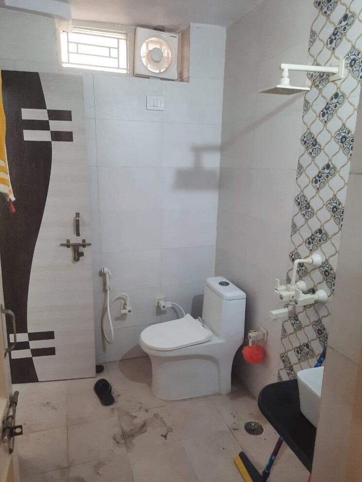 Bathroom, nda-rail-vihar 2.5 Bedroom 1340 Sq.Ft. Apartment In Sector 33 Noida 9122619