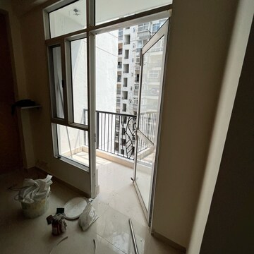 Room in 2.5 BHK Apartment at Prateek Wisteria, Sector 77 – for Rent