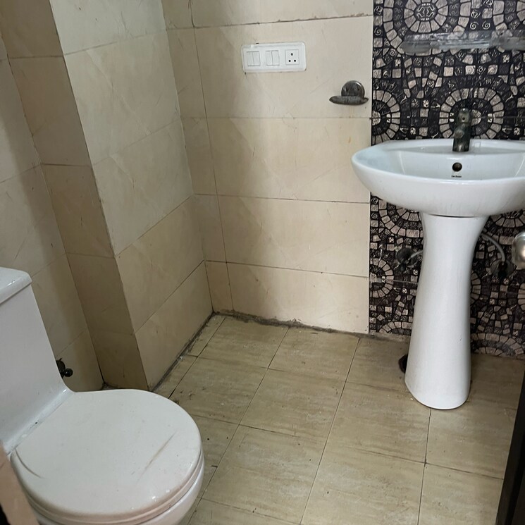 Bathroom, prateek-wisteria 2.5 Bedroom 1135 Sq.Ft. Apartment In Sector 77 Noida 9122631