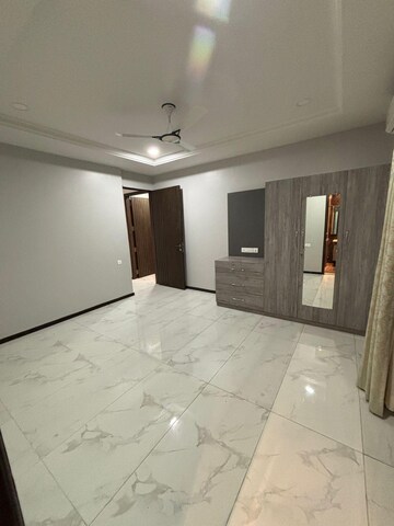 Room in 4 BHK Builder Floor at Cooke Town – for Rent