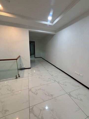 Room in 4 BHK Builder Floor at Cooke Town – for Rent