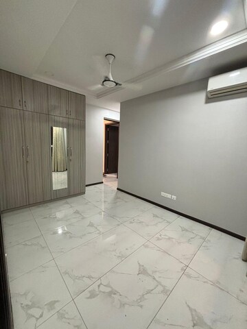 Room in 4 BHK Builder Floor at Cooke Town – for Rent