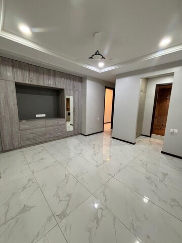 Room in 4 BHK Builder Floor at Cooke Town – for Rent