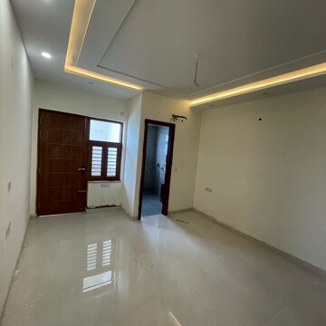 Room in 3 BHK Villa at Sector 21c – for Rent