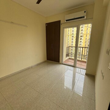 Room in 3 BHK Apartment at Dasnac The Jewel, Sector 75 – for Rent