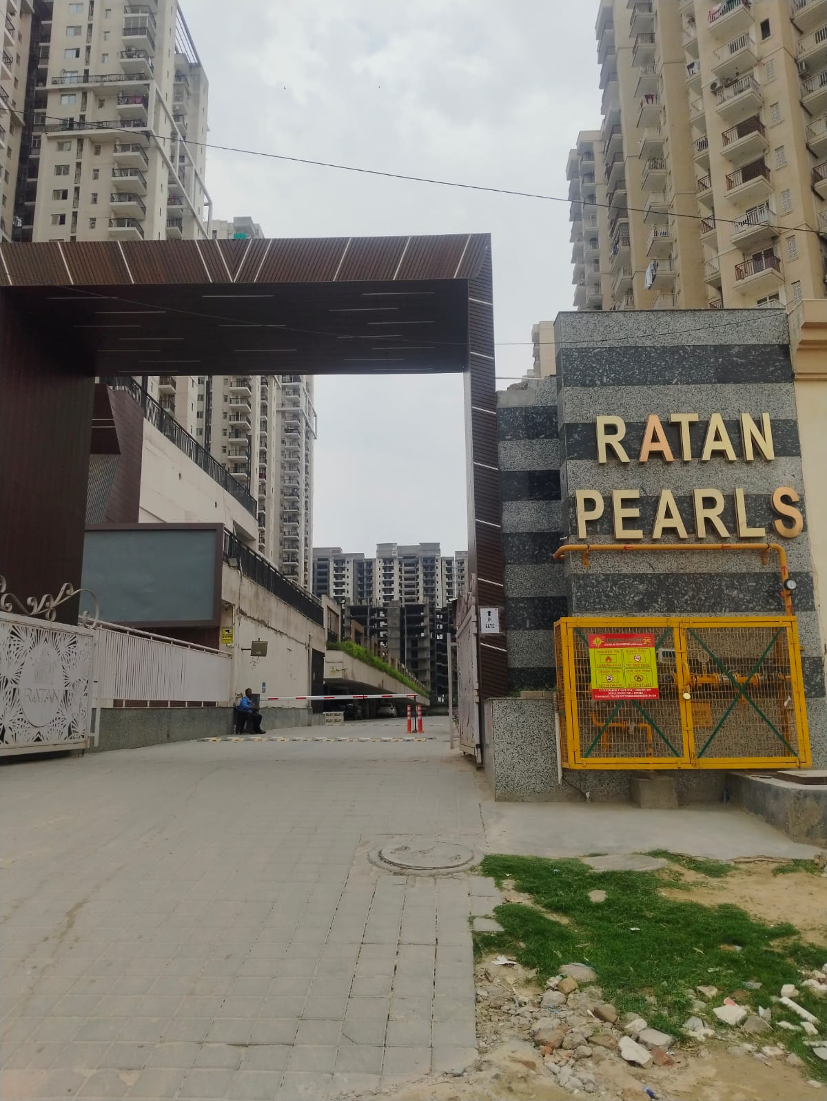 2 BHK Apartment For Sale in Ratan Pearls