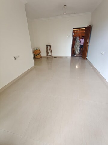 Room in 2 BHK Apartment at Raheja Heights Phase 2, Goregaon East – for Rent