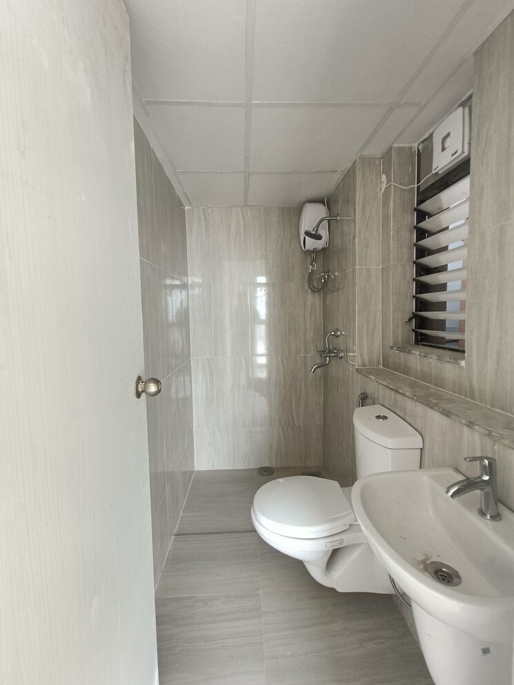 Bathroom, runwal-gardens-phase-i 2 Bedroom 695 Sq.Ft. Apartment In Dombivli East Thane 9122792