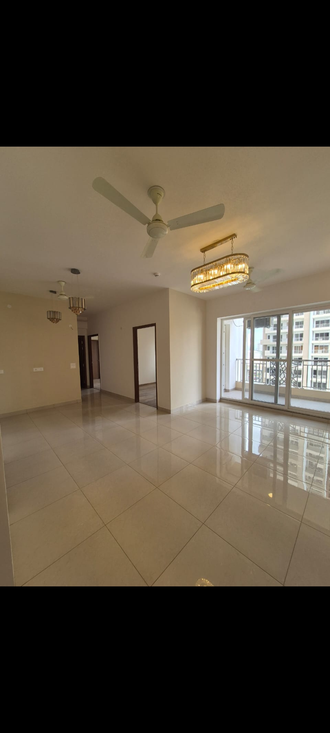 3 BHK + Servant Room 2500 Sq.Ft. Apartment in Mahagun Mezzaria