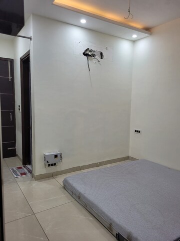 Room in 3 BHK Builder Floor at Aerocity – for Sale