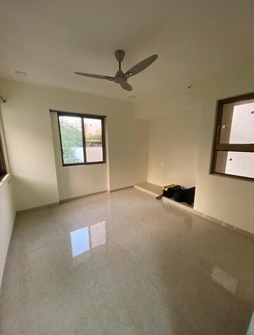 Room in 2 BHK Apartment at Vardhman Vatika, Majiwada – for Rent