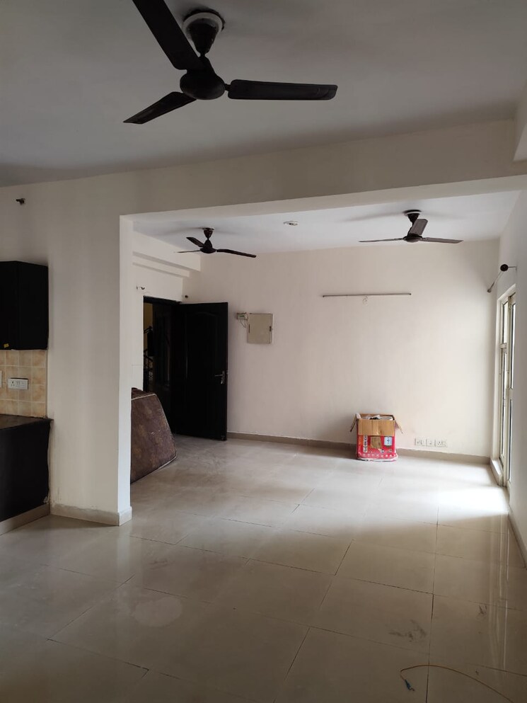 Room, aims-golf-city 3 Bedroom 1350 Sq.Ft. Apartment In Sector 75 Noida 9122931