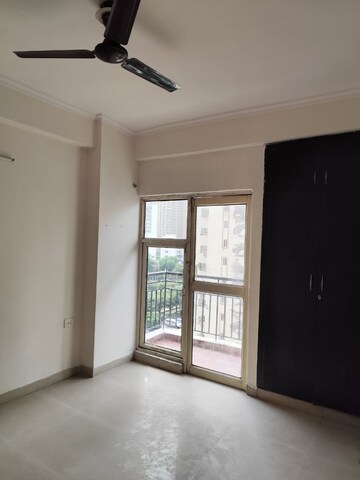 Room in 3 BHK Apartment at Aims Golf City, Sector 75 – for Rent