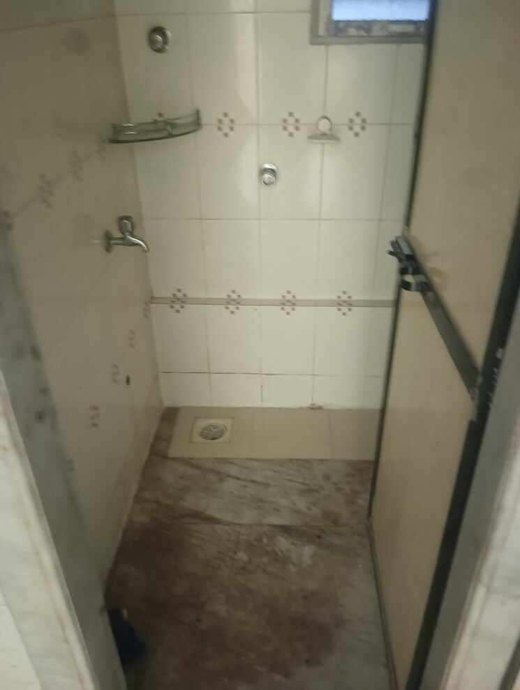 Bathroom, shree-ram-bhavan 1 Bedroom 460 Sq.Ft. Apartment In Malad West Mumbai 9122924