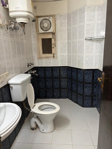 Bathroom in 3 BHK Builder Floor at Vipul Plaza, Sector 54 – for Rent